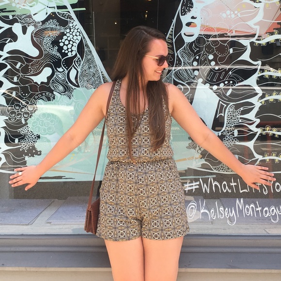 Target gold black romper with back fastener - Picture 2 of 5